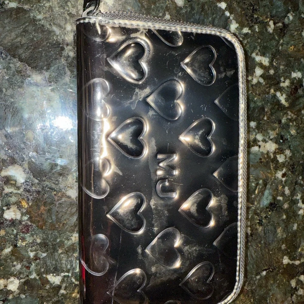 Marc Jacobs MJ Silver Metallic Reflective Hearts Zippered Clutch Wallet R‎